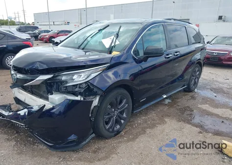 2021 Toyota Sienna Xse z USA, uszkodzony, nr VIN 5TDDRKEC8MS023986
